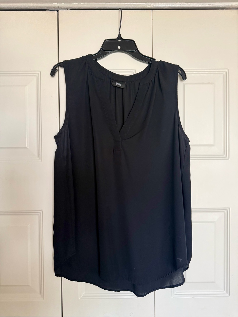 Massimo Black Sleeveless V-Neck Camisole